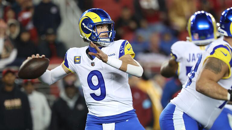 San Francisco 49ers - Los Angeles Rams       -  Matthew Stafford (9) drehte gegen die San Francisco 49ers im vierten Viertel mit 160 Passing Yards auf.