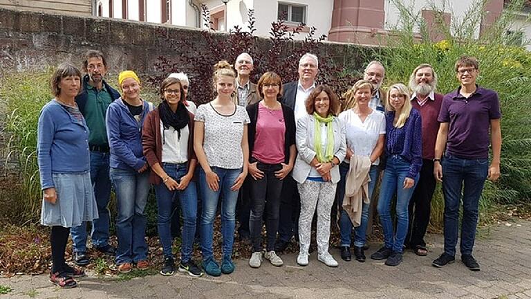 Unter der Leitung der Lohrer Bezirksrätin Bärbel Imhof besuchte eine Unterfränkische Delegation der Grünen das Bezirkskrankenhaus, um sich über die Arbeit in der Psychiatrie zu informieren.