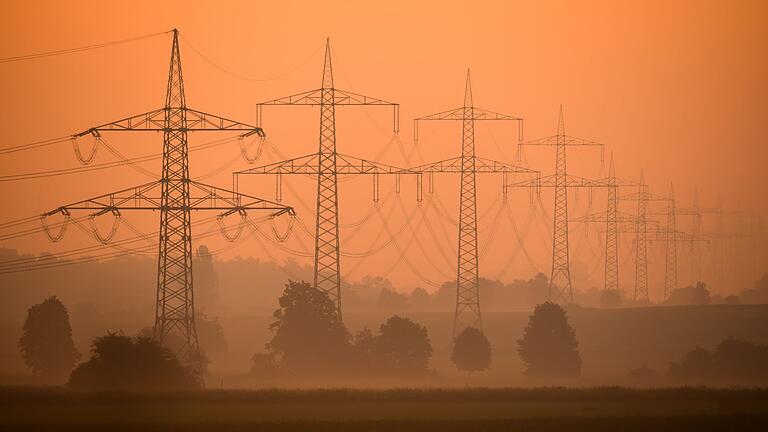 Strompreise       -  Am späten Donnerstagnachmittag zwischen 17 und 18 Uhr hatte eine Megawattstunde Strom im deutschen Stromgroßhandel 936 Euro gekostet, das sind fast 94 Cent je Kilowattstunde. (Symbolbild)