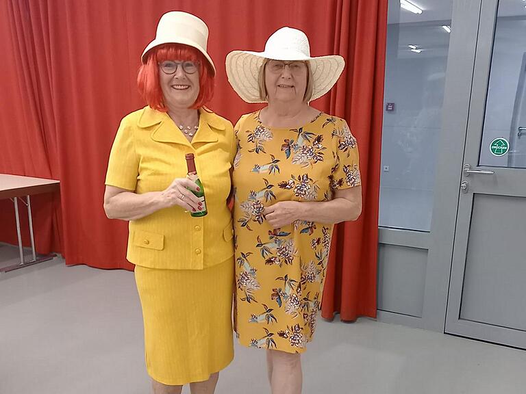 „Jungfer“ Renate Rückert (links) und die Bergtheimer Seniorenkreisleiterin Anita Linz: „Jungfer“ Renate Rückert (links) und die Bergtheimer Seniorenkreisleiterin Anita Linz: