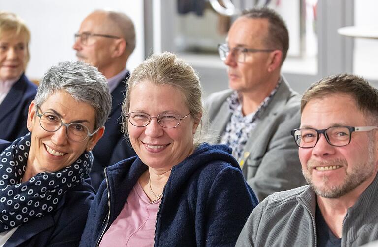 Michel Purgil, Patricia Bauer und Ursula Gräbe (von rechts), die alten und neuen Besitzer der Buchhandlung 'Leseinsel'. Michel Purgil, Patricia Bauer und Ursula Gräbe (von rechts), die alten und neuen Besitzer der Buchhandlung 'Leseinsel'.