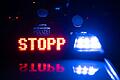 Die Kitzinger Polizei stoppte die Weiterfahrt eines Mannes, den sie deutlich alkoholisiert am Steuer erwischt hatte (Symbolbild).
