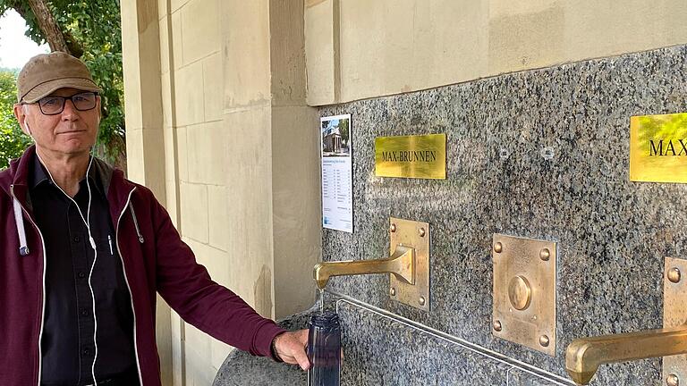 Kurgast Franz Ostermeier füllt sich regelmäßig Heilwasser vom Maxbrunnen ab, um etwas für seine Gesundheit zu tun. Foto: Angelika Despang - Kurgast Franz Ostermeier füllt sich regelmäßig Heilwasser vom Maxbrunnen ab, um etwas für seine Gesundheit zu tun. Foto: Angelika Despang Kurgast Franz Ostermeier füllt sich regelmäßig Heilwasser vom Maxbrunnen ab, um etwas für seine Gesundheit zu tun. Foto: Angelika Despang - Kurgast Franz Ostermeier füllt sich regelmäßig Heilwasser vom Maxbrunnen ab, um etwas für seine Gesundheit zu tun. Foto: Angelika Despang