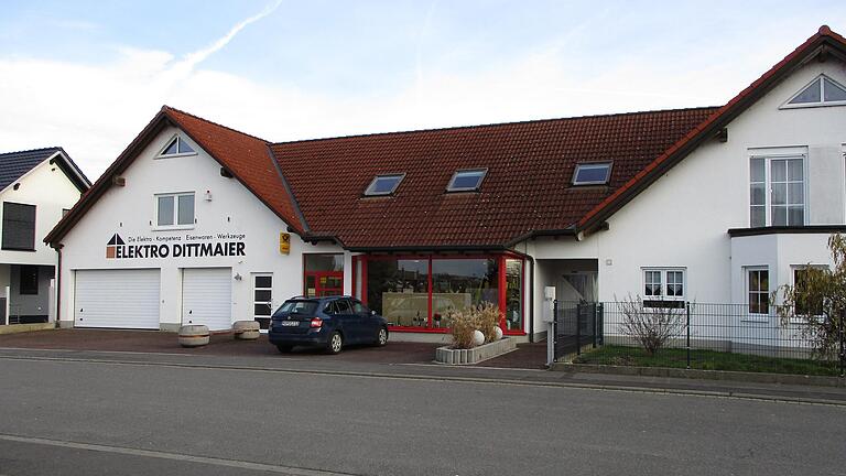 Nein sagte der Zellinger Bauausschuss zu einer zweiten Wohnung in diesem Wohn- und Geschäftshaus im Zellinger Gewerbegebiet.&nbsp;