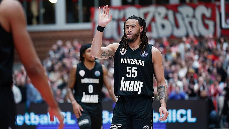 Tyrese Williams beim Heimspiel gegen Athen in der letzten Woche. Es war sein letzter Heimauftritt in Würzburg. Tyrese Williams beim Heimspiel gegen Athen in der letzten Woche. Es war sein letzter Heimauftritt in Würzburg.