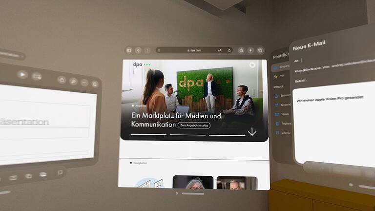 Virtuelle Fenster in der Apple Vision Pro       -  So sieht es aus, wenn man mehrere virtuelle Fenster mit verschiedenen Programmen nebeneinander anordnet. Sie können beliebig verschoben und vergrößert oder verkleinert werden.