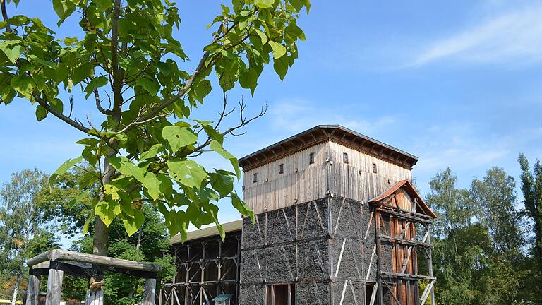 Der Gradierbau Bad Kissingen wird teilweise abgerissen und bis zum Sommer 2026 neu aufgebaut. Der Gradierbau Bad Kissingen wird teilweise abgerissen und bis zum Sommer 2026 neu aufgebaut.