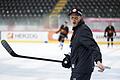 Toni Söderholm       -  Toni Söderholm ist das erste Mal in seiner neuen Funktion als Trainer des SC Bern auf dem Eis.