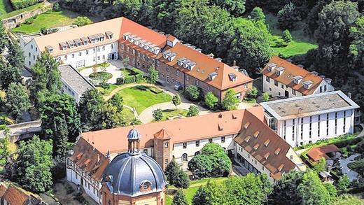 Ein stattliches Ensemble: Der Benediktushof gilt als Europas größtes Zentrum für Zen und Meditation. Hier wird Jägers Geburtstag am Samstag mit einem Festakt begangen. Ein stattliches Ensemble: Der Benediktushof gilt als Europas größtes Zentrum für Zen und Meditation. Hier wird Jägers Geburtstag am Samstag mit einem Festakt begangen.