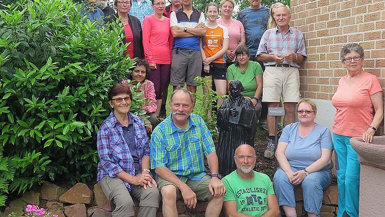 Auf dem &bdquo;Lutherweg 1521&rdquo; folgte die Pilgergruppe der evangelisch-lutherischen Kirchengemeinde Hofheim-Lendershausen-Eichelsdorf den Spuren Martin Luthers auf seinem Weg von der Wartburg zum Reichstag nach Worms. In Bad Hersfeld rastete die Gruppe.