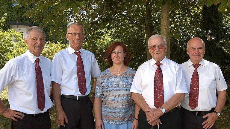 Die Grünsfelder Liedertafel hat sich neu orientiert. Im Bild (von links): Vorsitzender Hans Rackl, Peter Umminger, Andrea Müller-Köhler, Ernst Hoffmann und stellvertretender Vorsitzender Walter Kraft