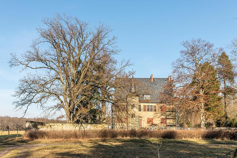 Direkt am Einstieg zur TraumRunde im Prichsenstadter Ortsteil Ilmbach befindet sich das Schönbornsche Jagdschloss.