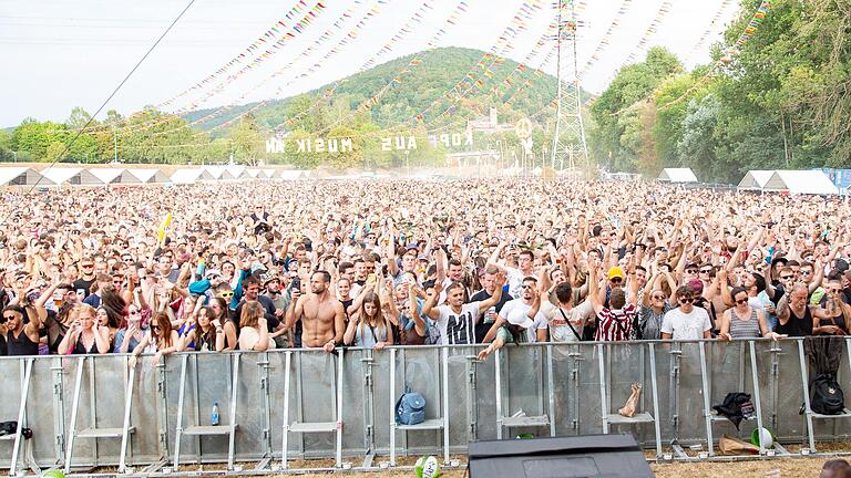 Beim Tanzinsel-Festival im August 2022 kamen tausende Menschen, um Headliner Boris Brejcha zu sehen.