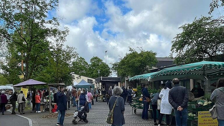 Der Lengfelder Bauernmarkt an der Kürnachtalhalle in der vergangenen Marktsaison.