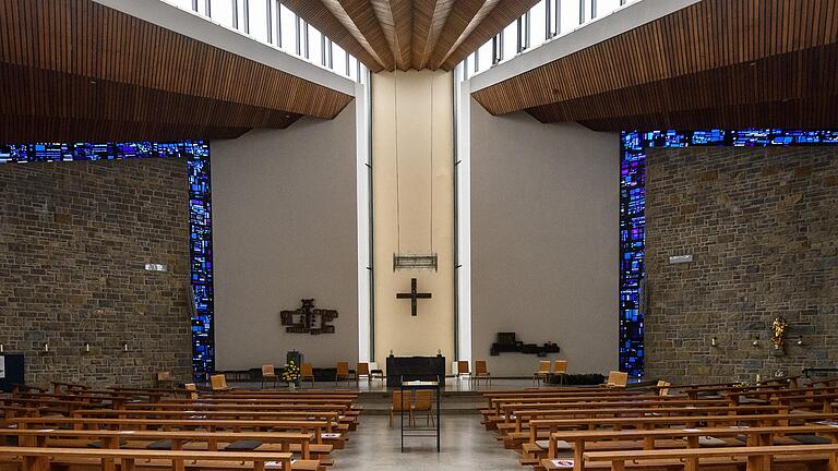 Die 1967 erbaute Pfarrkirche St. Josef in Marktheidenfeld ist die größte Kirche im Raum Marktheidenfeld. Es ist noch offen, ob sie zukünftig hinter der&nbsp;St.-Laurentius-Kirche als Zweitkirche eingestuft wird. (Archivbild)