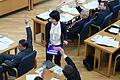 Eine neue 'bunte Mehrheit' hat sich für den Kreistag zusammengefunden. Sie tritt erstmals in Erscheinung, wenn in der ersten Sitzung am 14. Mai die Stellvertreter von Landrat Florian Töpper (SPD) gewählt werden. Im Bild ein Wahlgang bei der konstituierenden Sitzung des Schweinfurter Kreistags 2014.