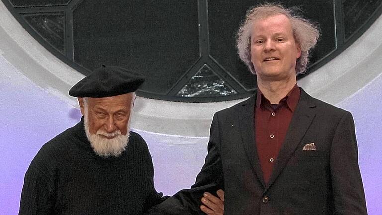 Nachdenken: Viele Fragen offen ließ der Gedenktag an die Opfer des Nationalsozialismus in Kitzingen mit dem Lesekonzert von Elazar Benyoëz und Kolja Lessing (von links).