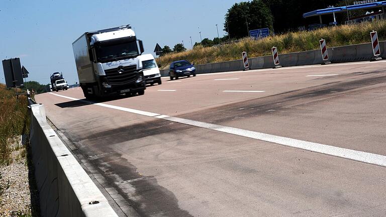 MMA_01135.jpg       -  Auf der A8 zwischen den Anschlussstellen Augsburg-Ost und Friedberg finden in Fahrtrichtung München von Freitag, 30. Juni, bis Montag, 3. Juli, Sanierungsarbeiten statt.