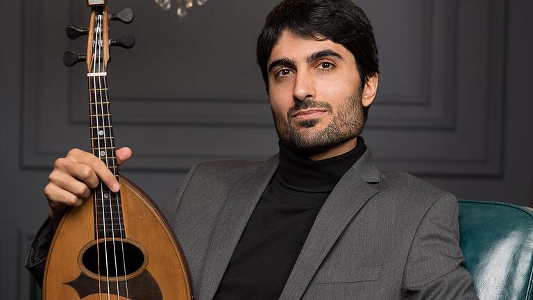 Mandolinist Alon Sariel tritt im Schloss Weißenbrunn auf.