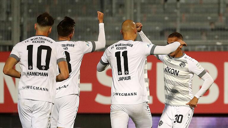 Können die Würzburger Kickers im heutigen Nachholspiel gegen den 1. FC Nürnberg II Tore und Punkte bejubeln? Können die Würzburger Kickers im heutigen Nachholspiel gegen den 1. FC Nürnberg II Tore und Punkte bejubeln?