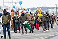 Keine Motivwägen, aber bunt: Demonstration der Gruppe 'Eltern stehen auf' am Rosenmontag in Würzburg.