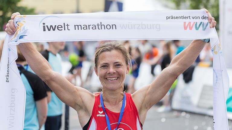 Am 29. Mai 2022 soll der 20. iWelt-Marathon in Würzburg starten, nachdem er im vergangenen und in diesem Jahr nicht stattfinden konnte. Teilnehmende sollen sich in Kürze anmelden können. Im Bild die Siegerin der Jahre 2018 und 2019: Friederike Schoppe von der LSG Goldener Grund Selters im Taunus.