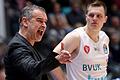 Basketball - easyCredit BBL - FRAPORT SKYLINERS - s.Oliver Wuerzburg       -  War in Frankfurt mal wieder mächtig sauer über die Leistung der Schiedsrichter: Würzburgs Headcoach Dirk Bauermann, im Hintergrund der Basketsspieler Vytenis Lipkevicius.