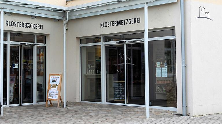 Der Klosterladen in Münsterschwarzach mit Bäckerei und Metzgerei entwickelte mit den Jahren eine große Anziehungskraft. Der Klosterladen in Münsterschwarzach mit Bäckerei und Metzgerei entwickelte mit den Jahren eine große Anziehungskraft.