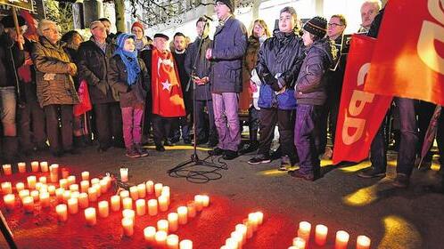 Gemeinsam für ein tolerantes Miteinander: Gut 350 Menschen demonstrierten am Mittwochabend in Schweinfurt.