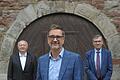 Bertram Vogel wird neuer Geschäftsführer der Rhön GmbH. Reinhard Krebs (rechts), Landrat des Wartburgkreises und Thomas Bold (links) stellten ihn am Freitag in Bad Kissingen vor.