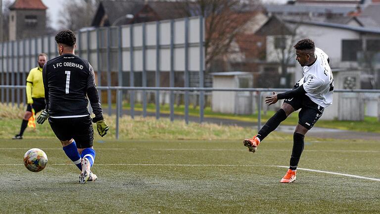 Nezugang Yasir Aldijawi (rechts) ist einer von drei 'Neuen', die die alles andere als gute personelle Situation beim 1. FC Sand ein wenig abmildern. Nezugang Yasir Aldijawi (rechts) ist einer von drei 'Neuen', die die alles andere als gute personelle Situation beim 1. FC Sand ein wenig abmildern.