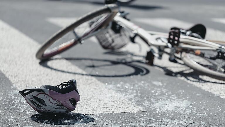 Bei einem Fahrradunfall in Ostheim (Symbolbild) wurde ein zweijähriger Junge am Kopf verletzt.