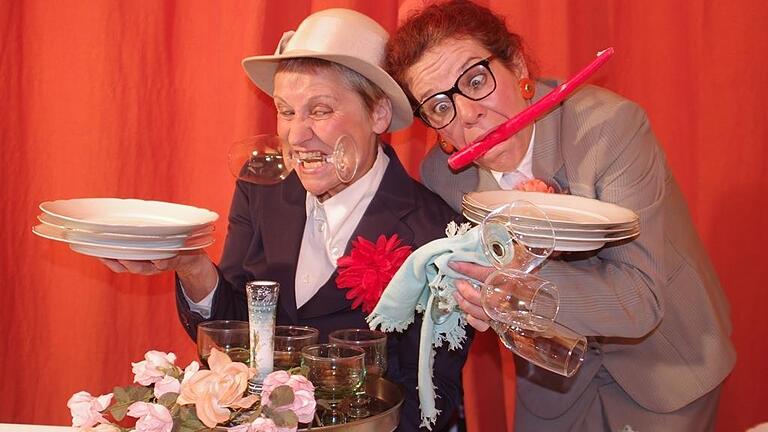 Perfektionismus hat seine Tücken. Das müssen Inge & Rita in ihrem neuen Stück erkennen. Perfektionismus hat seine Tücken. Das müssen Inge & Rita in ihrem neuen Stück erkennen.