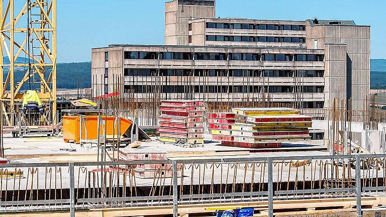 Blick vom Rohbau auf den alten Campus.