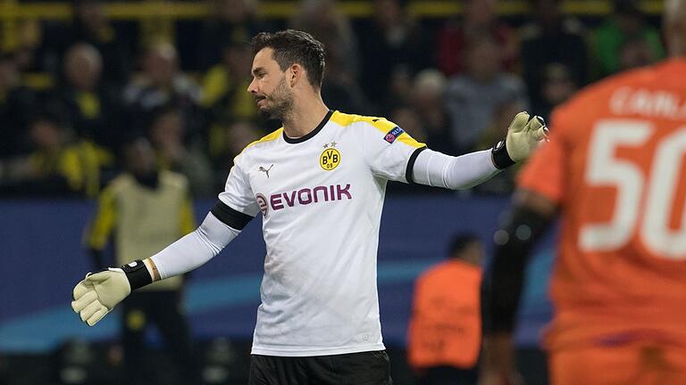 Machtlos       -  Roman Bürki war beim 1:1 durch Mickael Poté chancenlos.