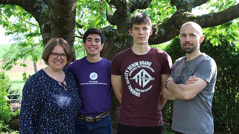 Der 18-jährige João Pedro Fonseca (zweiter von links) aus Brasilien lebt für ein Jahr bei Gastfamilie Dymalla in Sonderhofen. Mit im Bild (von links) Gastmutter Anett, Gastbruder Paul und Gastvater Thomas.