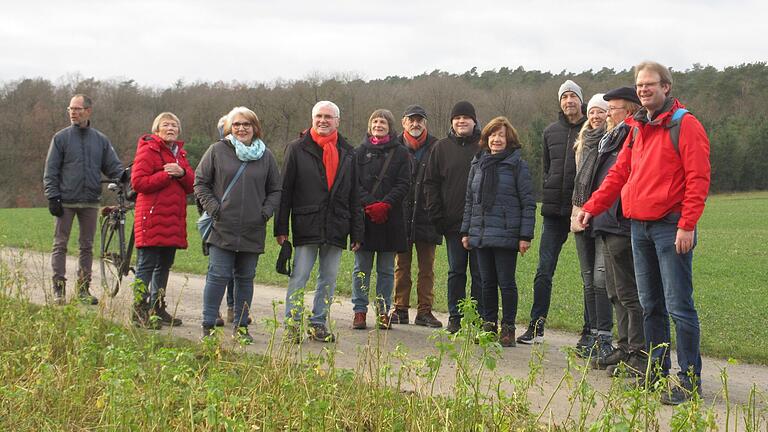 Die Wandergruppe der SPD unter Führung des 3. Bürgermeister Tilo Hemmert auf dem Weg vom Ochsental nach Erlach.