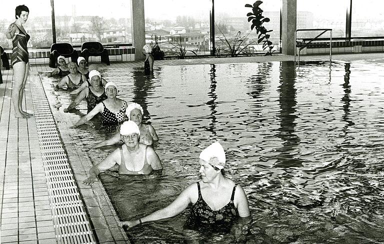 Wassergymnastik im Eröffnungsjahr am 25. November 1976. Wassergymnastik im Eröffnungsjahr am 25. November 1976. 