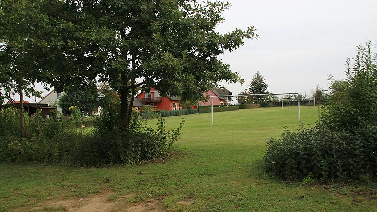 Unterhalb des FC-Sportgeländes in Reupelsdorf, auf dem jetzigen Bolzplatz, soll das neue Gerätehaus der Feuerwehr entstehen.