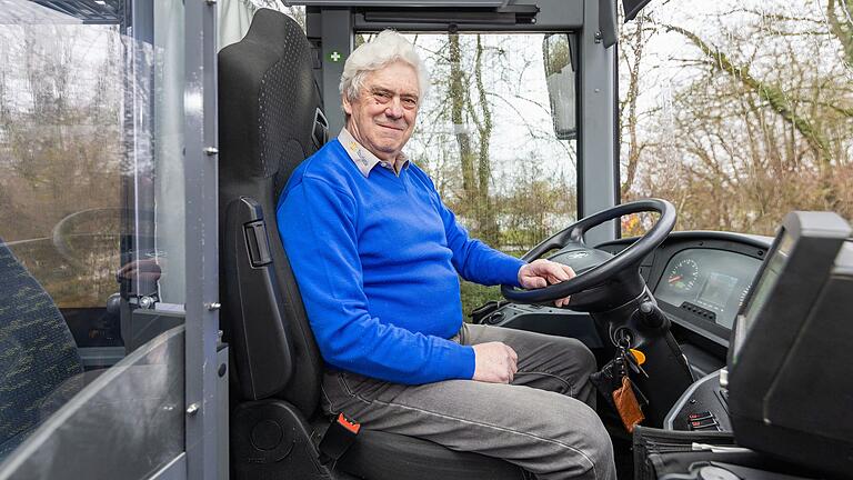 Günter Wolf aus Willanzheim ist längst im Rentenalter, fährt aber noch jeden Tag als Busfahrer Kinder in die Schule.