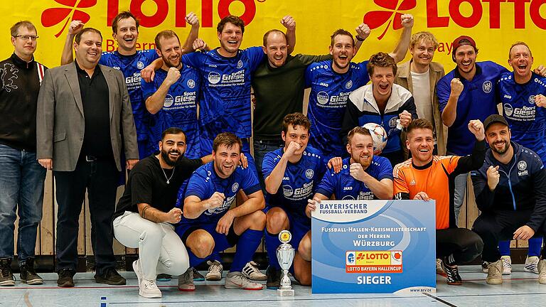 Der ETSV Würzburg ist alter und neuer Futsal-Hallenkreismeister in Würzburg. Die von Daniel Zschalig (hinten rechts) trainierte Mannschaft verteidigte für ihren Verein den Titel aus dem Jahr 2020. Hintere Reihe (von links): Spielleiter Christoph Franz, Kreisvorsitzender Marco Göbert, Christophe Dierdorf, Jonas Herold, Florian Kiemle, Andreas Holleber, Janis Sepper, Daniel Wegmann, Maurice Simon, Samuel Schubert, Daniel Zschalig. Vorne: Mustafa Adnan, Maximilian Plutka, Georg Leschke, Rene Rohowsky, Nico Anders und Co-Trainer Oliver Ziegler.