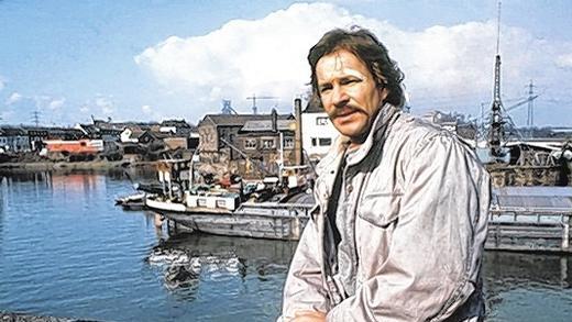 Tatort Duisburg: Ab 1981 ermittelt Schimanski (Götz George). Tatort Duisburg: Ab 1981 ermittelt Schimanski (Götz George).