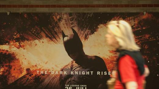 'Batman'-Reklame in Berlin       -  Der 'Batman'-Film startet in Deutschland unter verschärften Sicherheitsvorkehrungen. Foto: Maurizio Gambarini