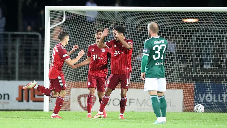 Und wieder jubeln die Falschen: Die Bayern-Reserve erzielte das 5:2 beim 6:3-Sieg in Schweinfurt am Dienstagabend.