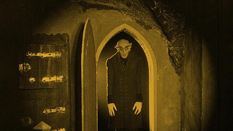 Graf Orlok, ein Vampir aus den  Karpaten, ist die Hauptfigur in Nosferatu.  Der Film ist laut Wikipedia einer der ersten Horrorfilme und wird heuer 100 Jahre alt.       -  Graf Orlok, ein Vampir aus den  Karpaten, ist die Hauptfigur in Nosferatu.  Der Film ist laut Wikipedia einer der ersten Horrorfilme und wird heuer 100 Jahre alt.