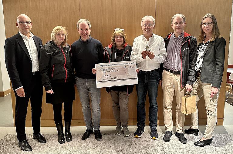 Der Verein Stadtmarathon Würzburg landete auf dem 2. Platz. Im Bild (von links) Joachim Erhard, Karin Naubert, Timo Schömig, Heike Braun, Günter Herrmann, Johannes Büttner und Sigrid Büttner.