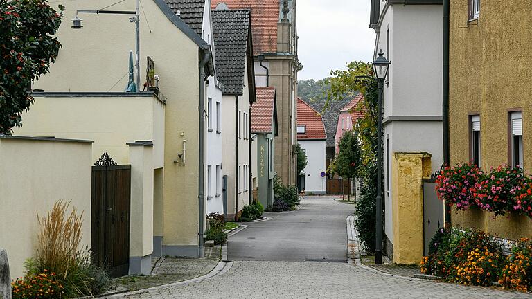 Sind die drei Mitfahrer wirklich alle in dieser Gasse ausgestiegen? Sind die drei Mitfahrer wirklich alle in dieser Gasse ausgestiegen?
