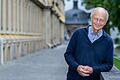 Professor Ernst Engelke im Garten des Juliusspitals in Würzburg. Im Interview spricht er über die Wichtigkeit von Frauenhäusern.&nbsp;