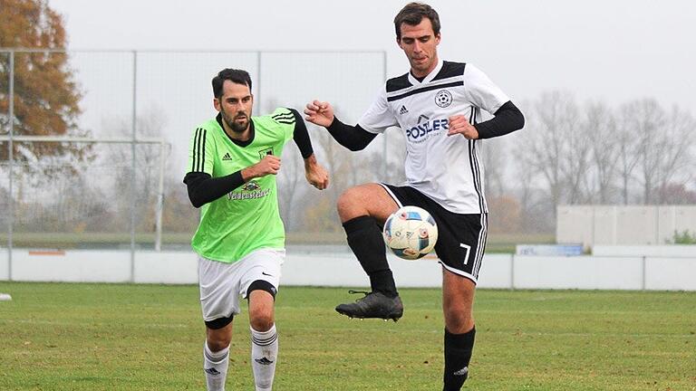 Spielertrainer Jens Gütlein (rechts, noch im Trikot der SpVgg Lauter) ist neu beim SC Lußberg. Und mit seiner Mannschaft in Lauerstellung.