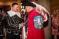 Präsident Norbert Bauriedel (rechts) mit seinem jetzigen Stellvertreter Dr. André Trojanski bei dessen Ritterschlag 2023 im Würzburger Rathaus.